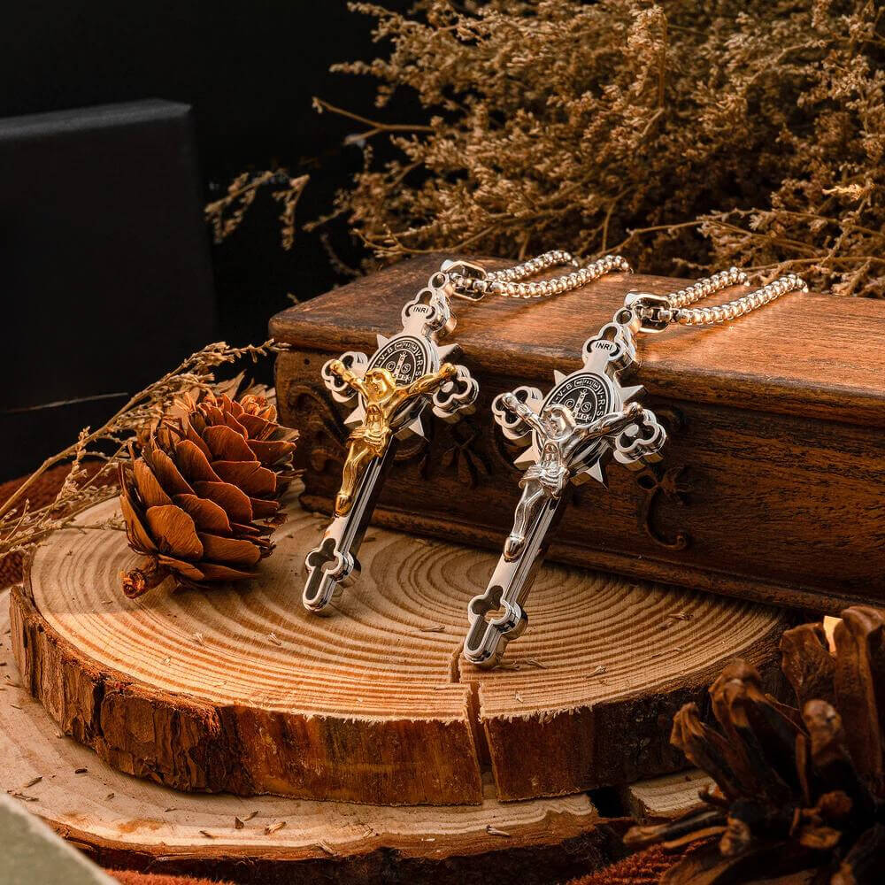 Crucifixo Exorcista de São Bento