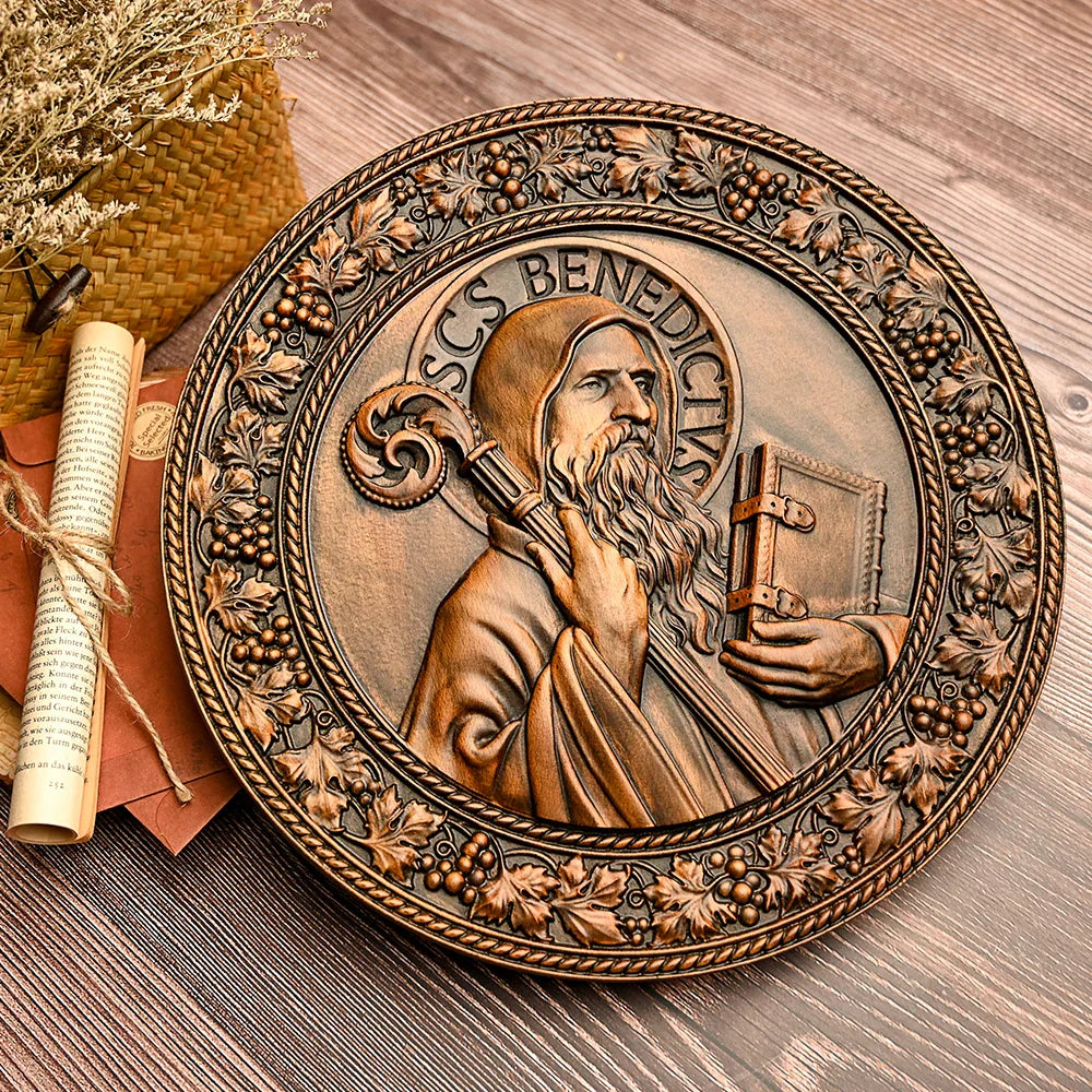 Ícone de São Bento Esculpida em Madeira Natural