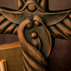 Cruz de Madeira Esculpida da Sagrada Família