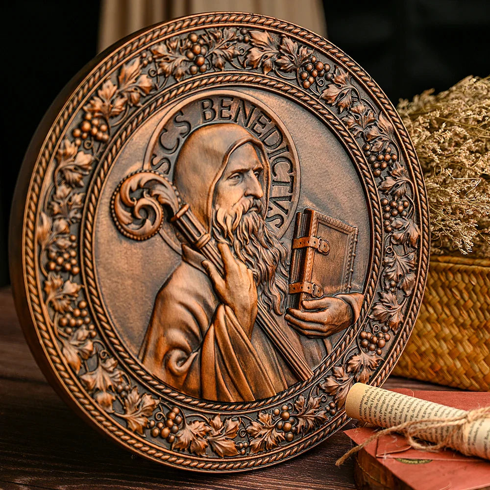 Ícone de São Bento Esculpida em Madeira Natural