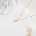 Colar Cruz Cravejada em Zircão e Prata Esterlina Dourada - Minimalista & Luxuosa
