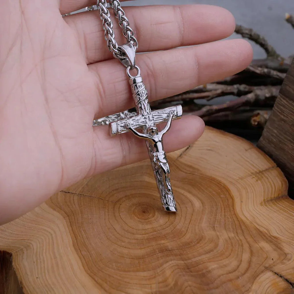 Colar Crucifixo Jesus Cristo na Cruz