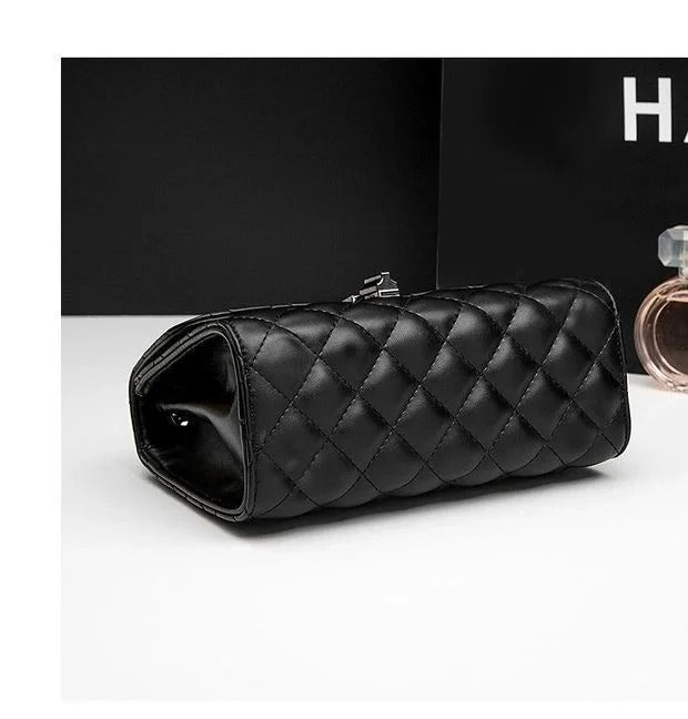 Bolsa Virginia de Couro Legítimo com Alça de Corrente