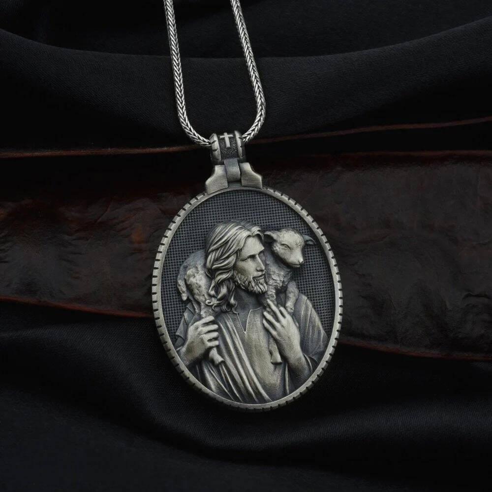 Colar Cristão Pastor Jesus Cristo com Cordeiro